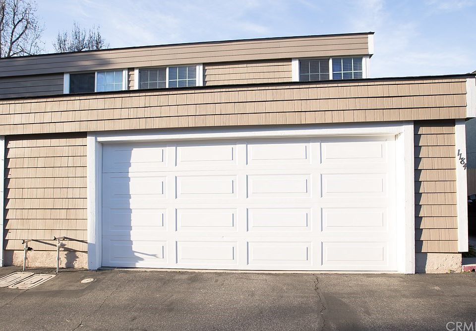 1st image of 1184 N Lyman Ave