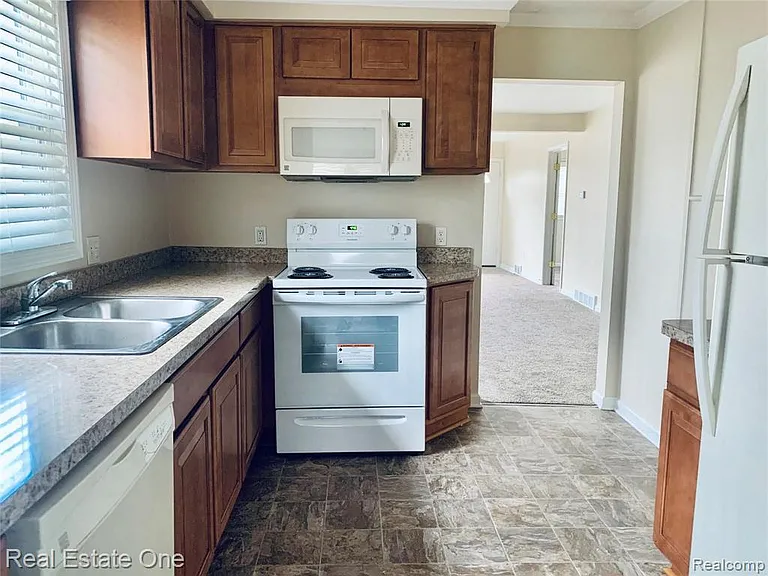 60 W Meyers Ave — Photo 5