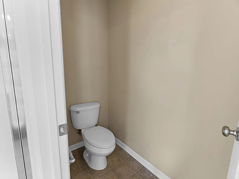 205 Lynden Ln — Photo 16