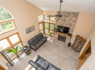 8016 Cobblestone Rd, Urbandale, IA 50322