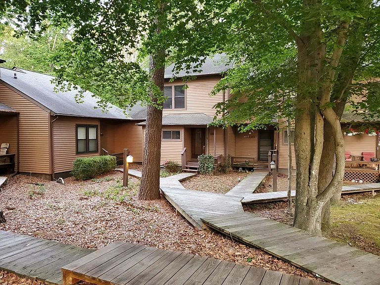 23320 Red Oak Ct #1 — Photo 4