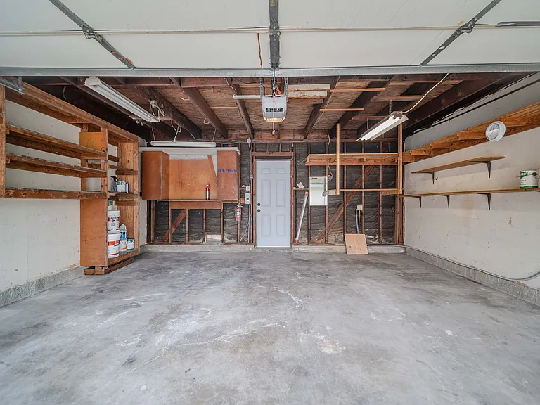 20368 Flora Ln — Photo 31