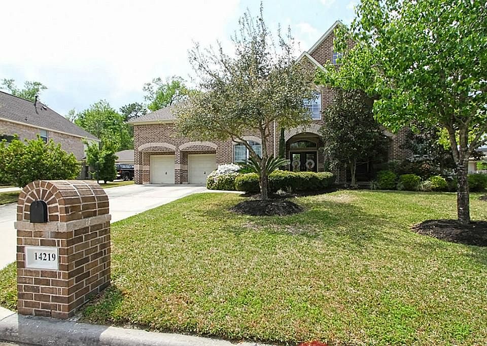 Welcome to 14219 Chartley Falls Drive.