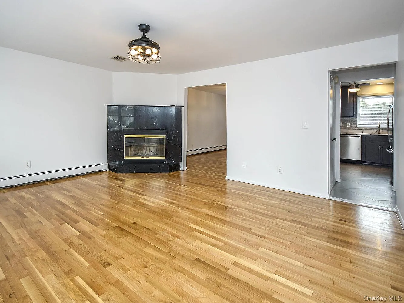 3 bed, 2.5 bath, 1354 sqft, $4,500 — Photo 3