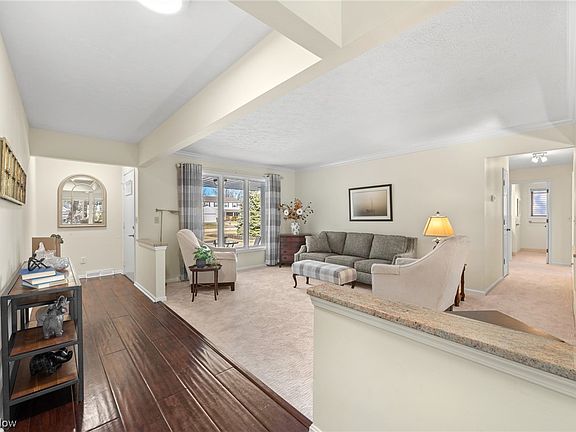 4th image of 24829 Meadow Ln