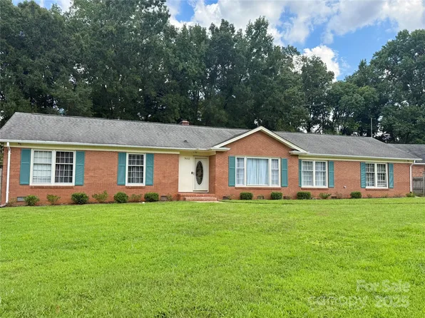 7632 Rolling Hill Rd, Charlotte, NC 28227