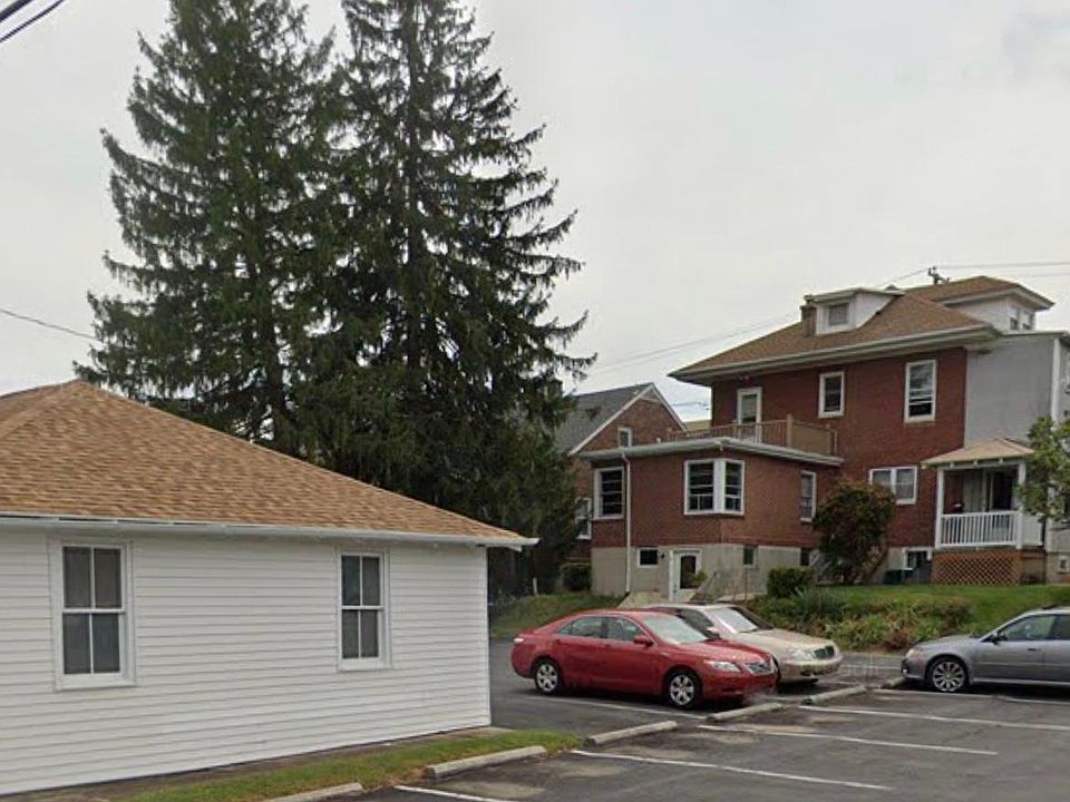 2nd image of 35 W Lancaster Ave #A