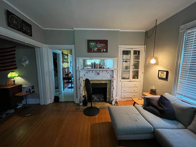 4 Woodstock Ave #1 — Photo 6