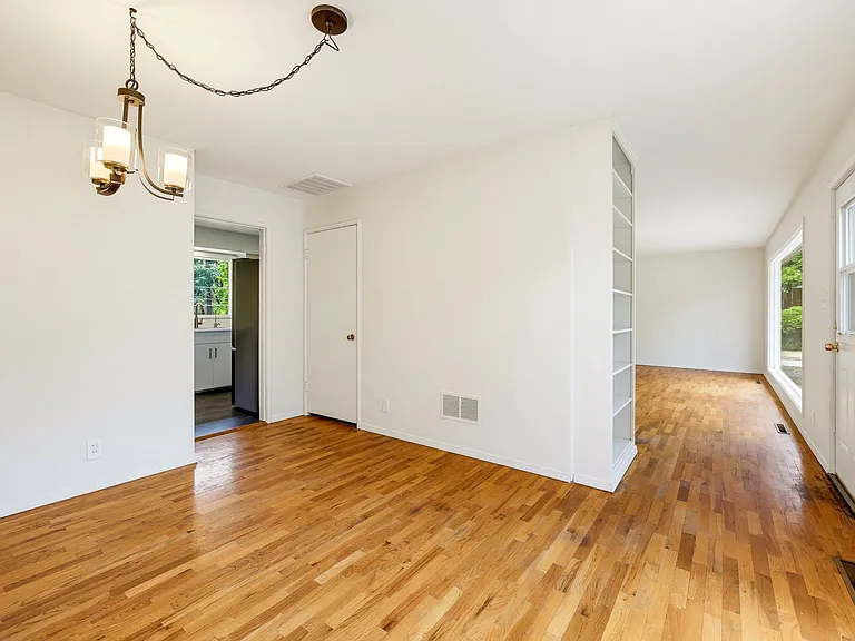 2100 Woodlawn Dr — Photo 10