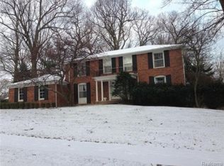 5682 Andover Rd, Troy, MI 48098