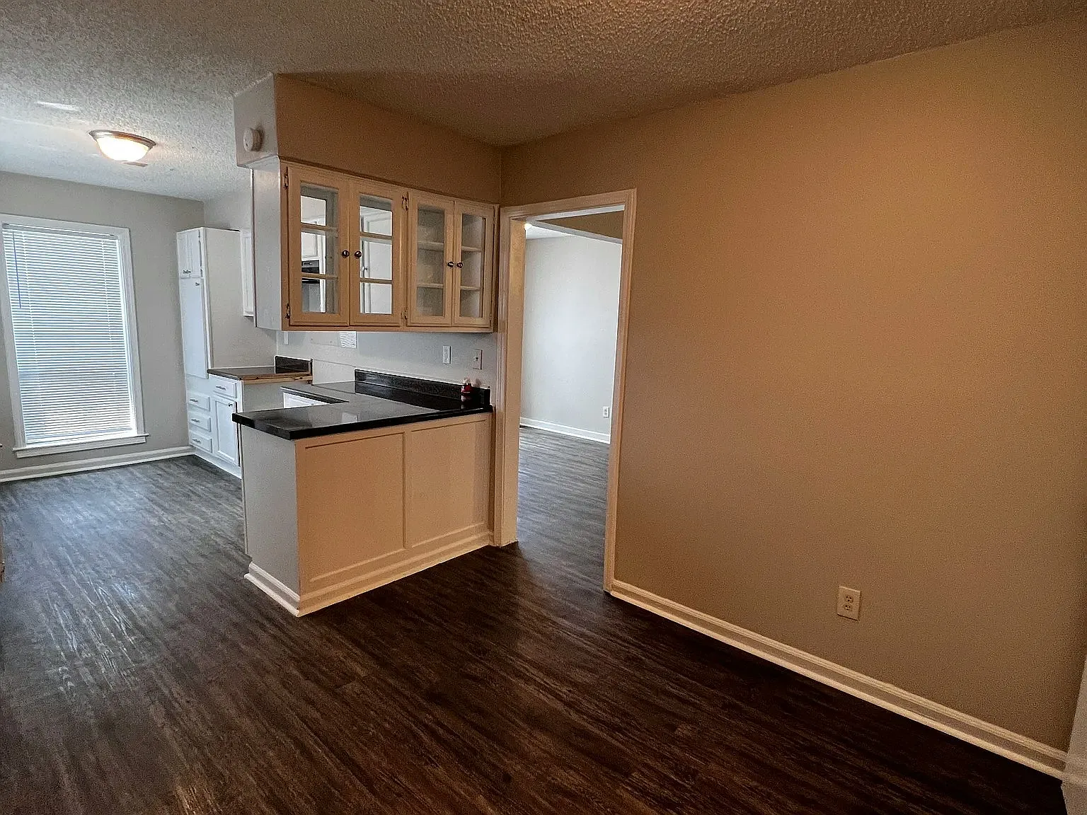 8100 Shallow Glen Trail — Photo 2