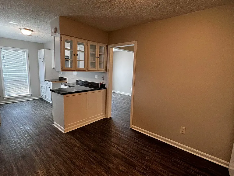 8100 Shallow Glen Trl — Photo 2