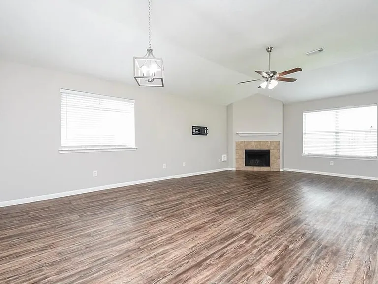 2519 Fox River Ln — Photo 10