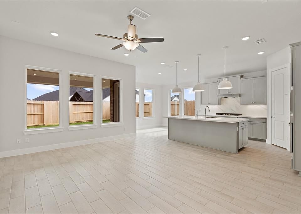 1st image of 31523 Vineyard Creek Dr