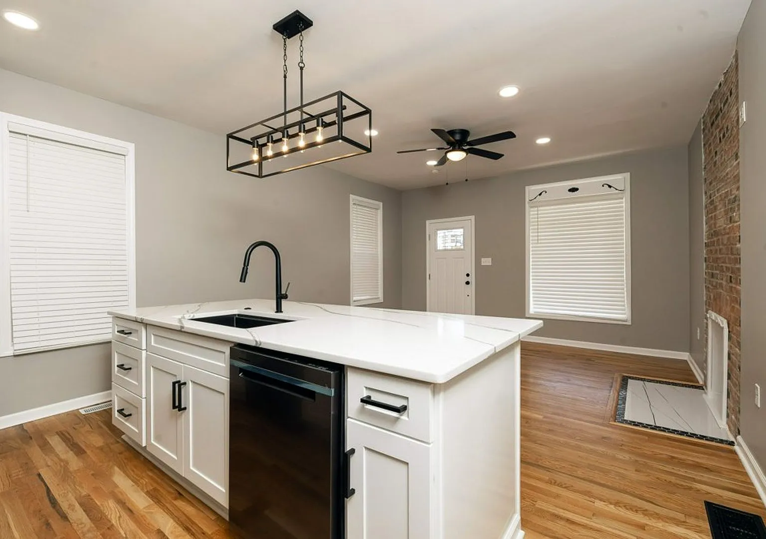 Summit St 1659-1661 MLR — Photo 1