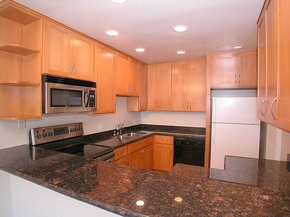 2nd image of 711 Island Ct APT 4