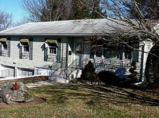 18 Lecia Dr, Providence, RI 02909