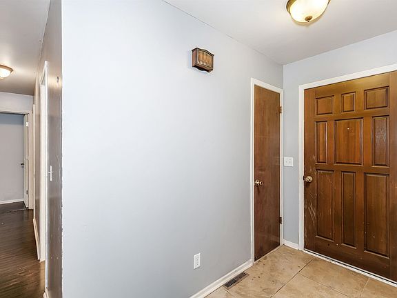 3rd image of 317 N Bentwood Dr
