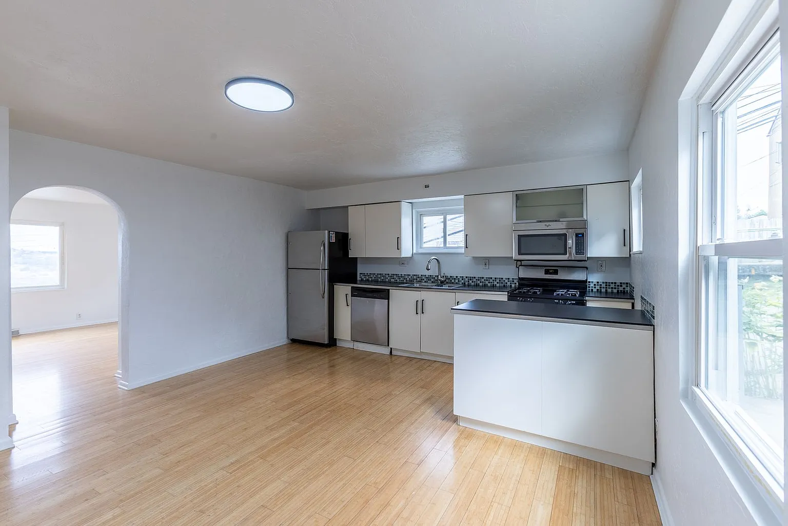 1 Regina St S photo 1