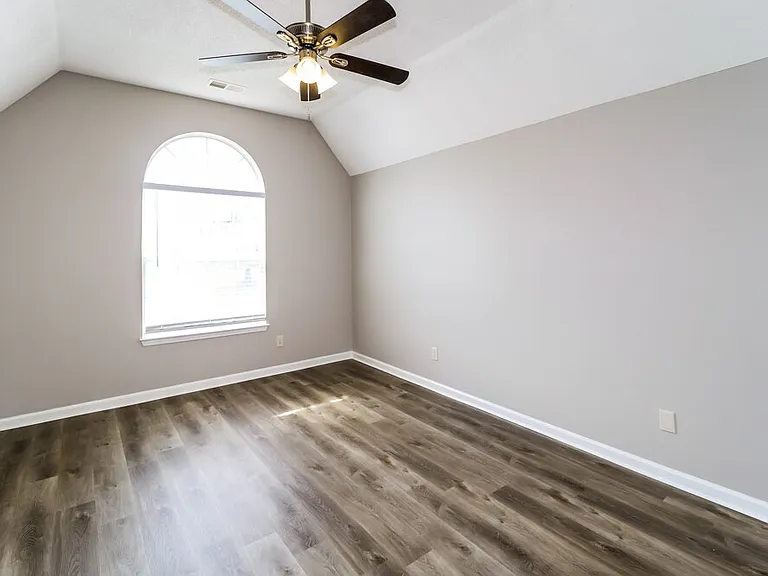 1052 Mossy Knoll Dr — Photo 10