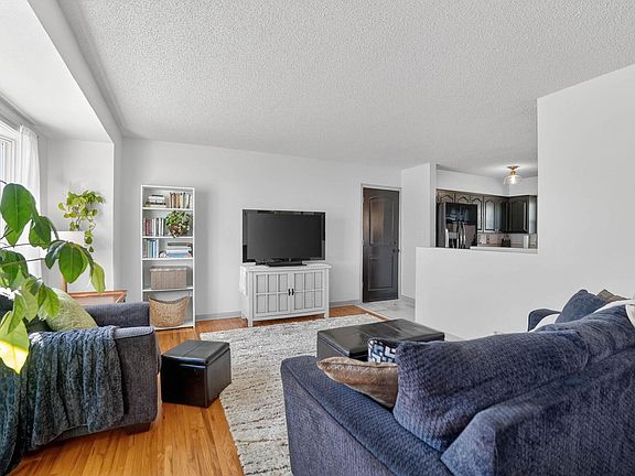 3rd image of 3112 W 9th St