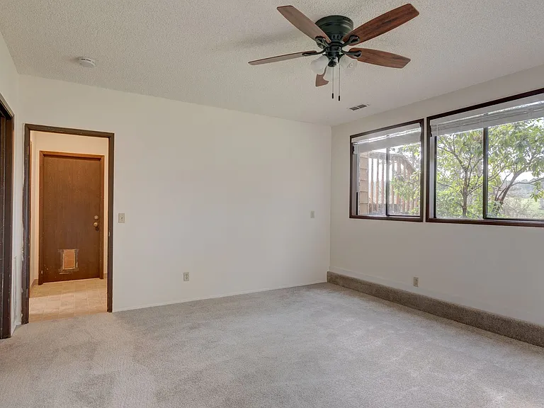 1601 McKinnon Dr — Photo 13