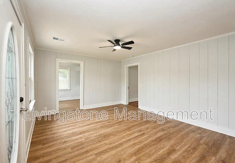 872 W Albert Gallatin Ave — Photo 9
