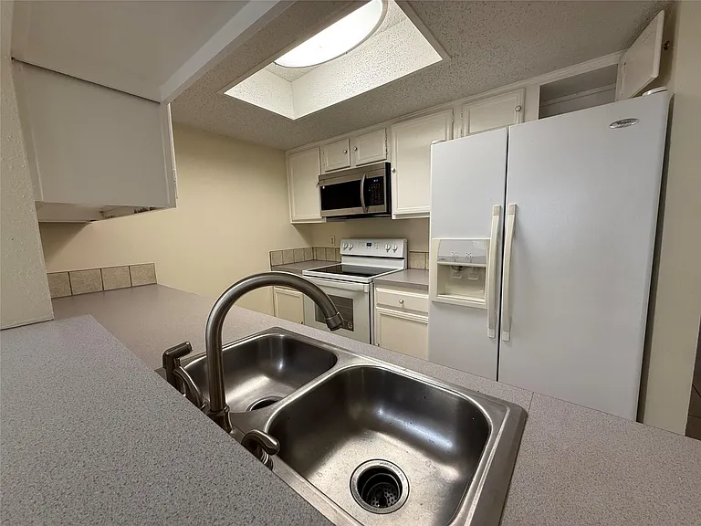 3837 Tanglewilde St #3837 — Photo 3