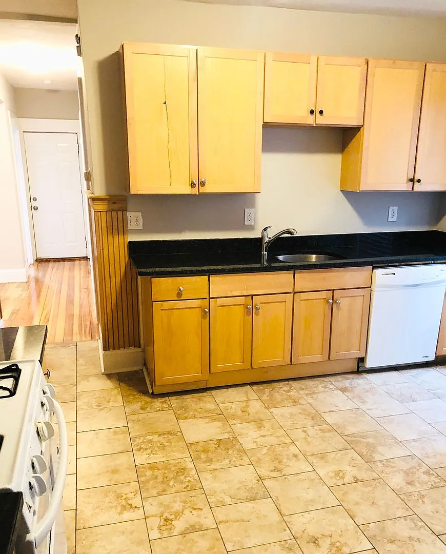 Newly Renovated 3-Bedroom Steps From Ronan Park One Month Free! — Photo 4