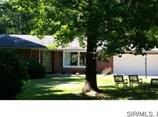 3 Monterey Pl, Alton, IL 62002