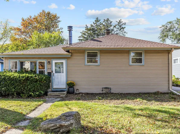 210 N Grant St, Westmont, IL 60559
