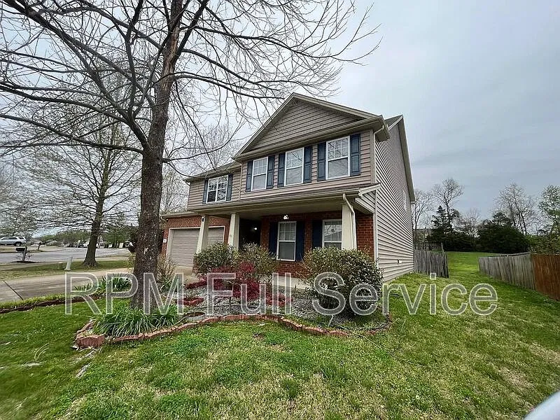 4 bed, 3.0 bath, 3100 sqft, $3,600 — Photo 1