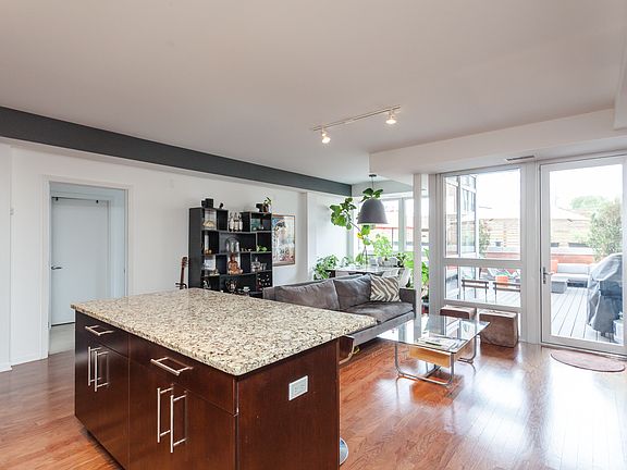 4th image of 744 W Fullerton Ave APT 203