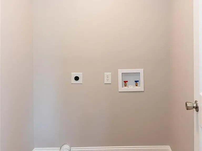 1341 Meadow Dr — Photo 15