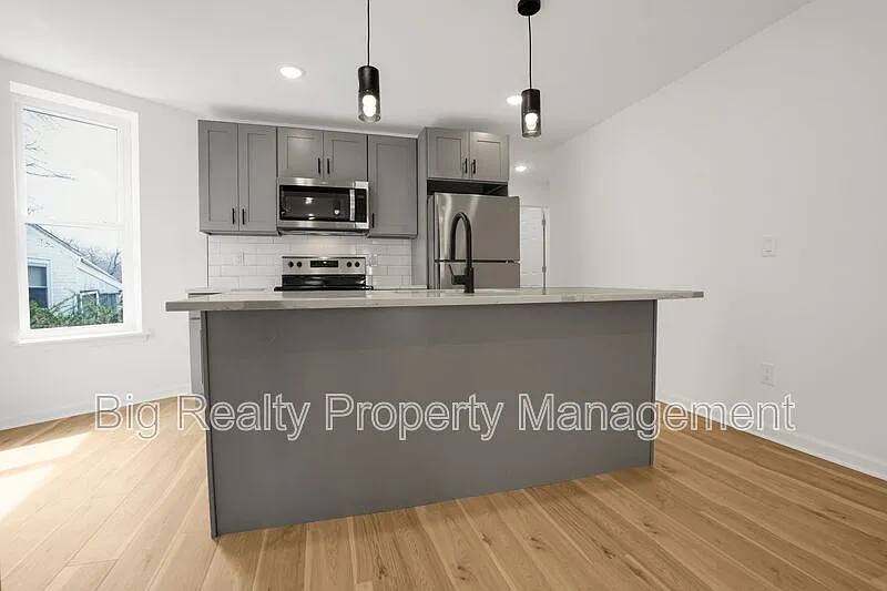 1 bed, 1.0 bath, $1,695 — Photo 3
