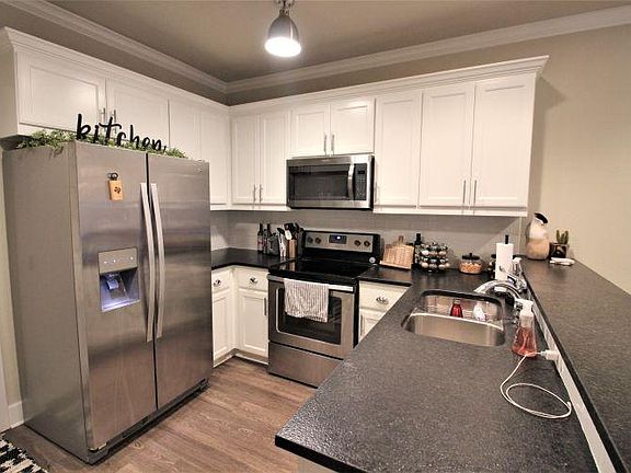 5th image of 602 Cherry St APT 125