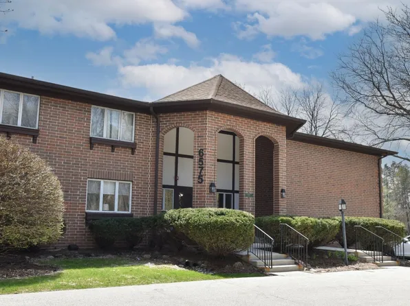6575 North Green Bay AVENUE #211, Glendale, WI 53209