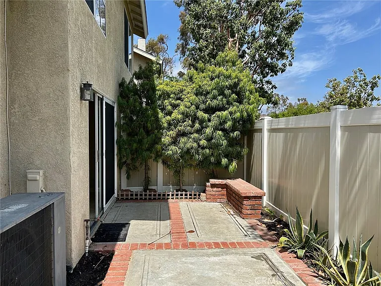 21082 Berry Gln — Photo 16