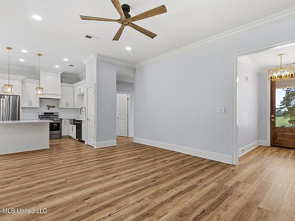 4th image of 1288 Saint Paul Rd