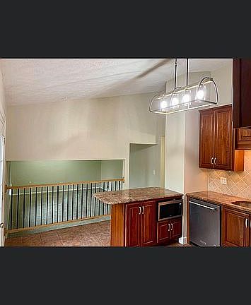 3rd image of 1701 Idlewild Dr