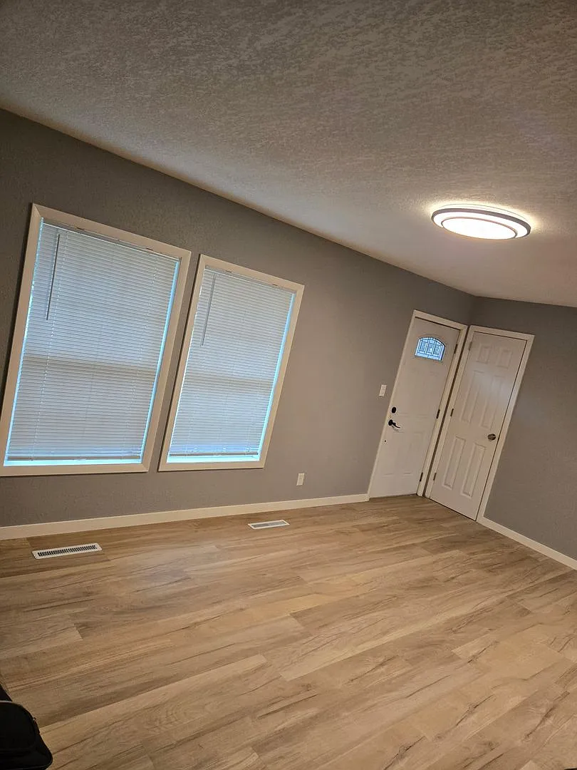 Freshly renovated, bright, and ready for you! — Photo 2
