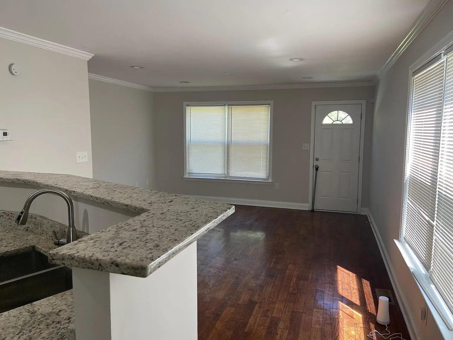 3 bed, 2.5 bath, 2512 sqft, $1,900 — Photo 4