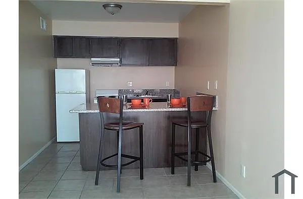 Building Photo - 5800 Bromley Ave