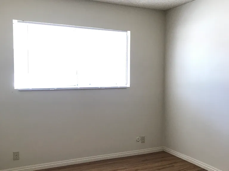 501 N Curtis Ave — Photo 3