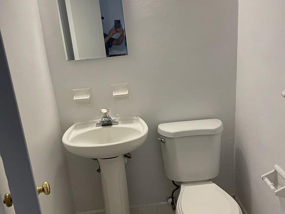5th image of 47 Davis Ave APT 2B