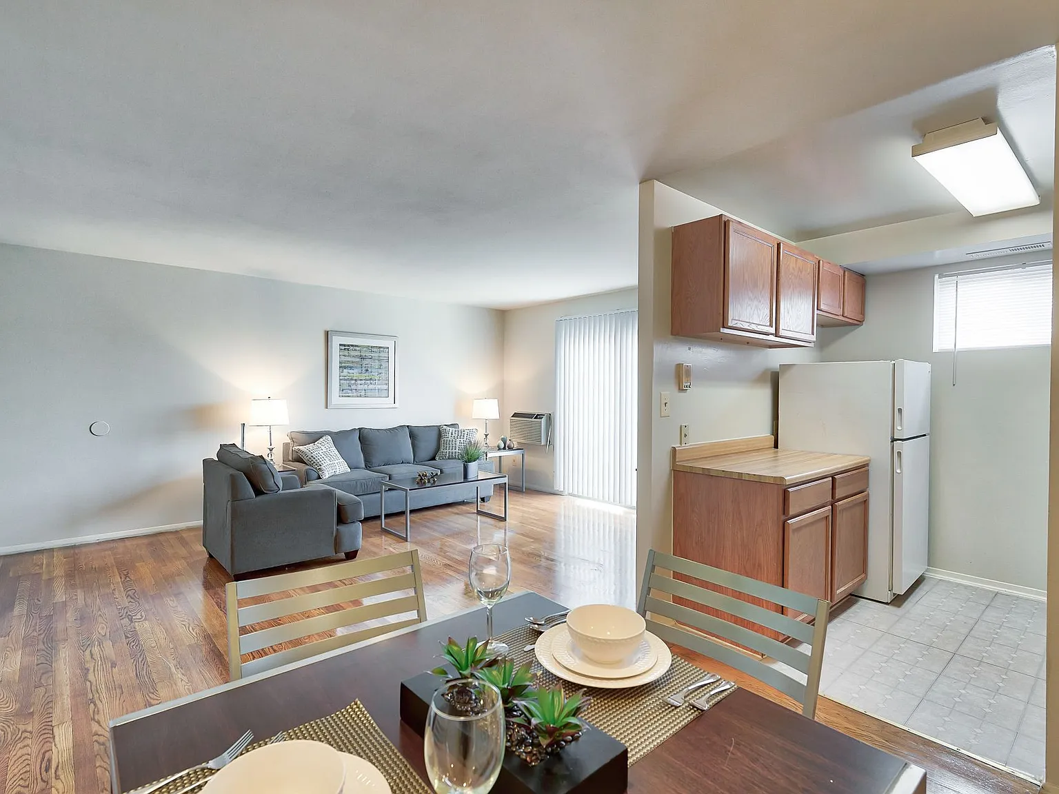 Park Plaza East & West Apartments — Photo 2