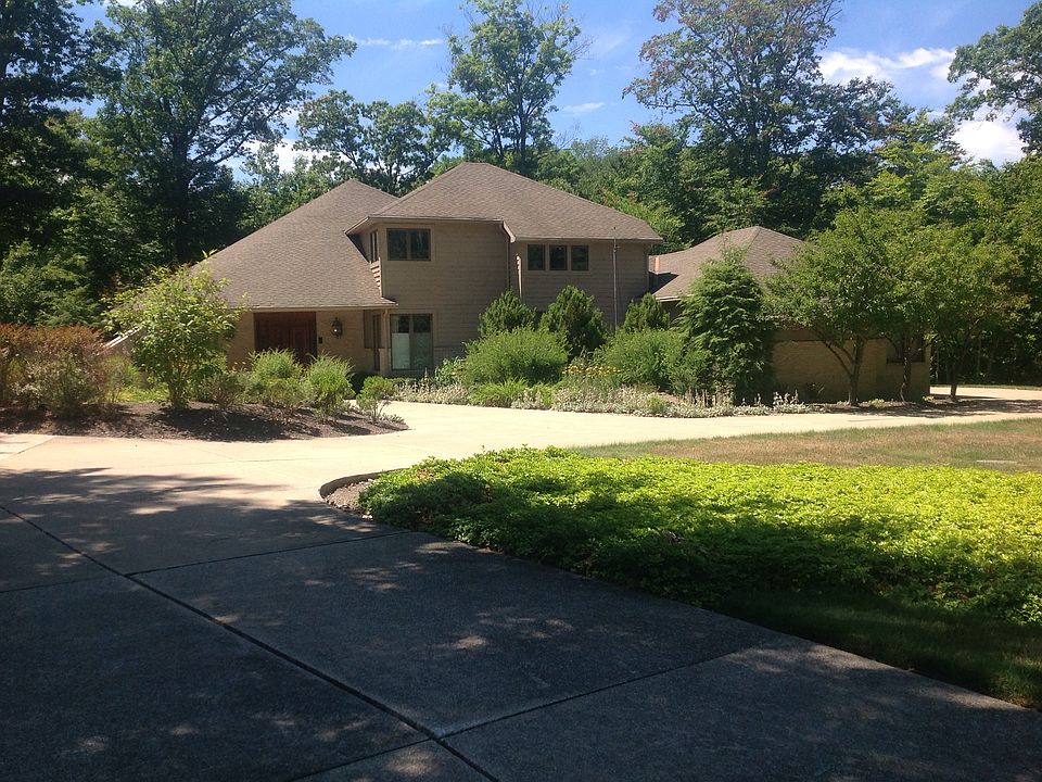 1st image of 9024 Regency Woods Dr