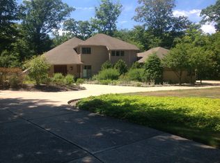 9024 Regency Woods Dr, Willoughby, OH 44094