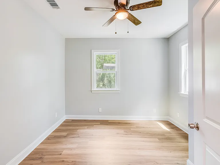 1217 E Park Ave — Photo 8