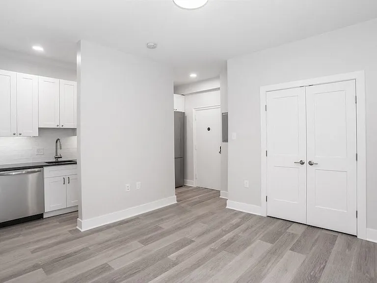 Sedgwick Gardens Apartments — Photo 12